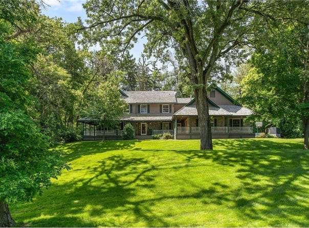 2 E Pleasant Lake Road, North Oaks, MN 55127
