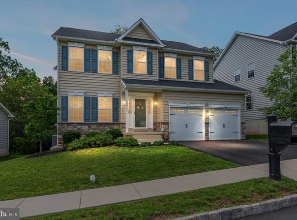3014 LYNWOOD COURT, PENNSBURG, PA 18073
