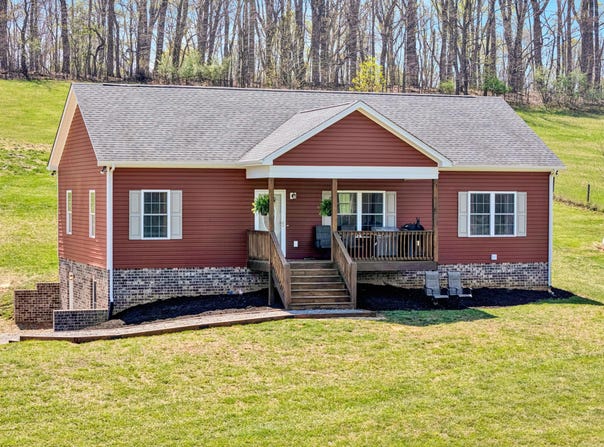 8350 NEWPORT RD, Catawba, VA 24070