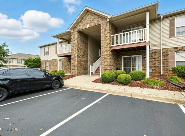 7802 Alfred Schlatter Dr, Louisville, KY 40214