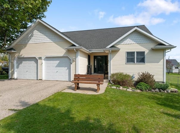 181 W Elliott Street, St. Ignace, MI 49781