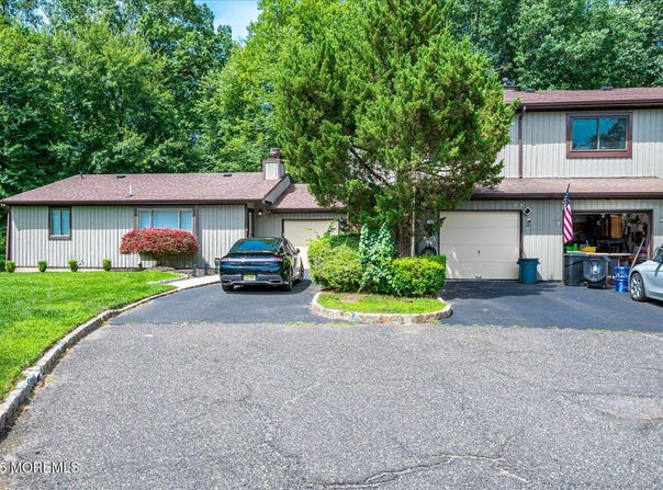 76 Letts Court, Matawan, NJ 07747