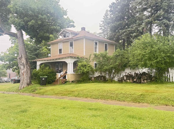 402 E D Street, Iron Mountain, MI 49801