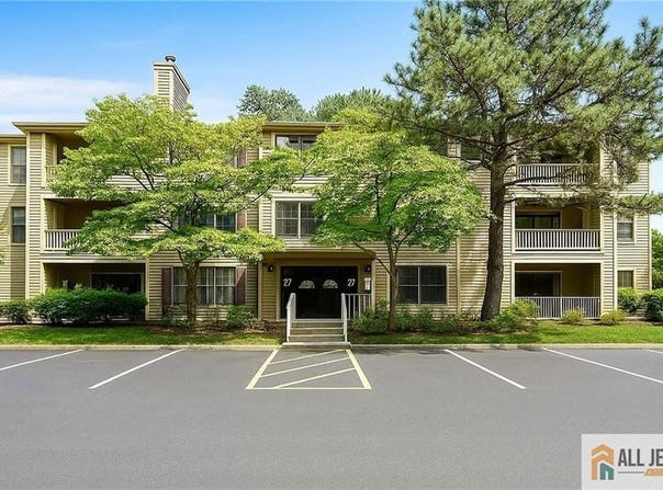 2712 Ridgefield Court, Helmetta, NJ 08828