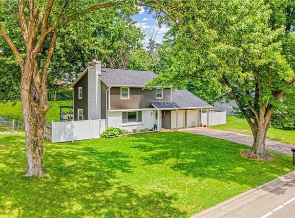7912 Hillside Trail S, Cottage Grove, MN 55016