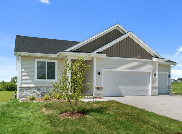 3269 Marigold Circle, Pella, IA 50219
