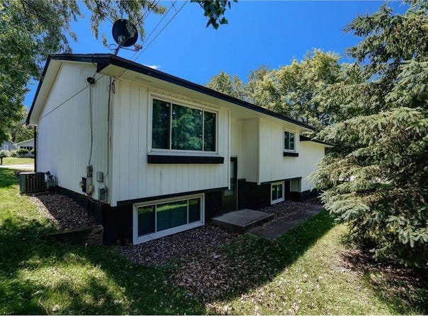 2302 7th Avenue E, North Saint Paul, MN 55109