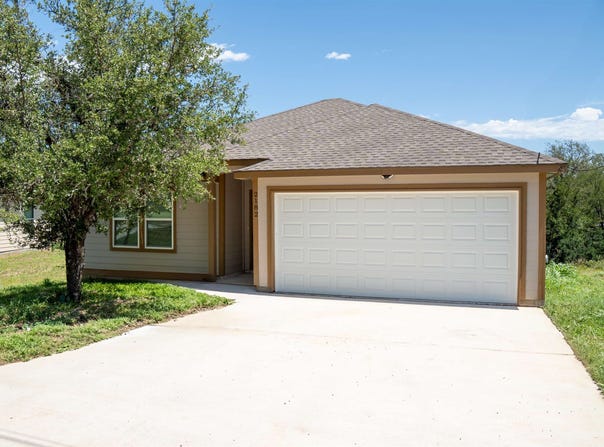 2182 McArthur Avenue, Kingsland, TX 78639