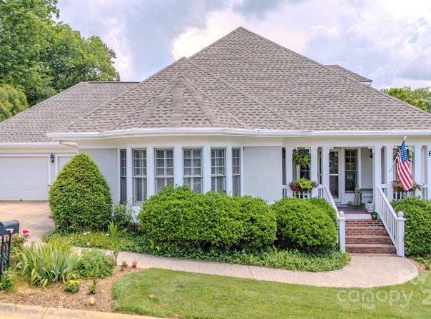 8 Creekside Way, Asheville, NC 28804