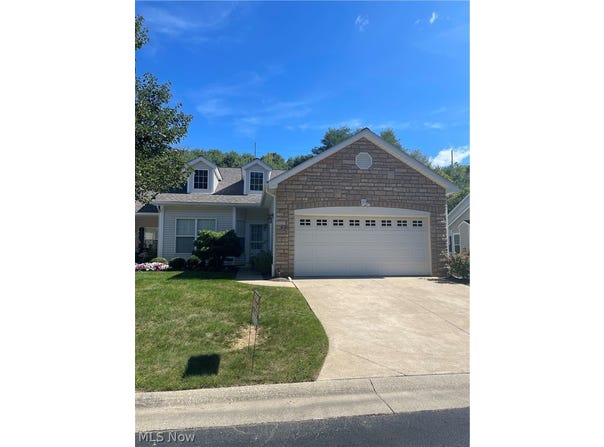4214 Greenway Trail Street NW, Massillon, OH 44647
