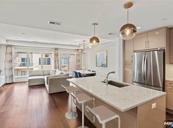 150 Henley Place 405, Weehawken, NJ 07086