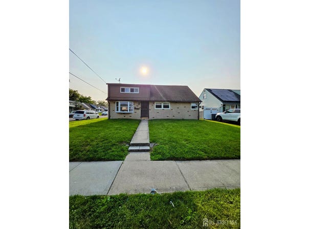 75 Leber Avenue, Carteret, NJ 07008