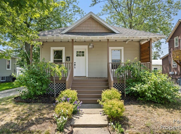 820 Waverly Avenue, Grand Haven, MI 49417