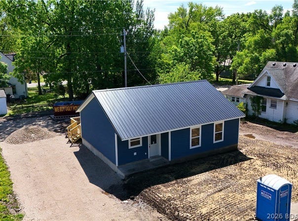 208 S Grand Avenue, Eldon, MO 65026