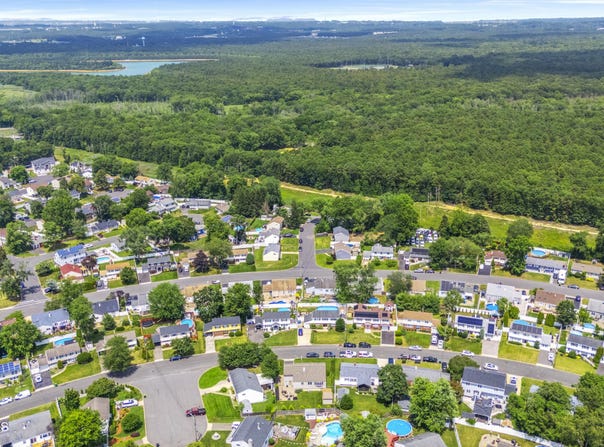 21 Stoneybrook Drive, Old Bridge, NJ 08857
