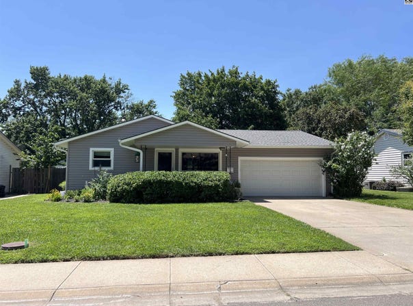 1327 N Myers St, McPherson, KS 67460