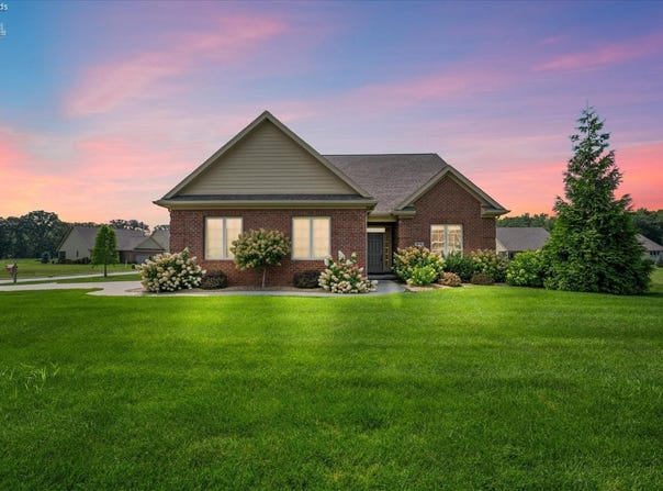 902 Pine Valley Drive, Bowling Green, OH 43402