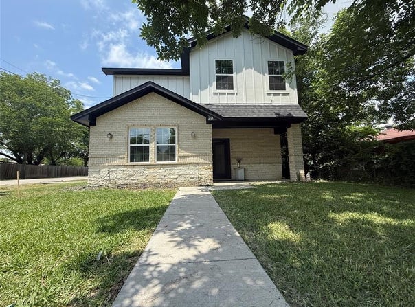 201 E 10th Street, Kaufman, TX 75142