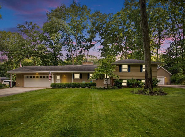 1019 S BAYWOOD DRIVE, HOLLAND, MI 49424