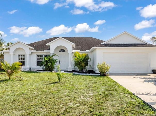 572 SW Mccomb Avenue, Port St Lucie, FL 34953