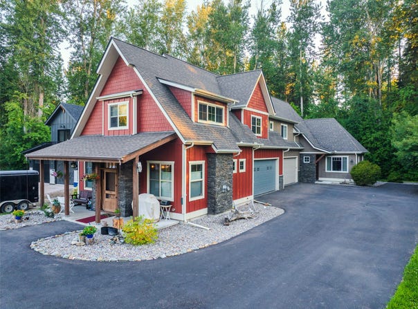 66 Cedar Pointe Loop, Columbia Falls, MT 59912