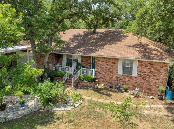 123 Conway Lane, Azle, TX 76020