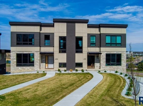 2722 S Oriya Pl, Sioux Falls, SD 57106