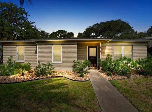 2001 Cochran Lane, ROCKPORT, TX 78382