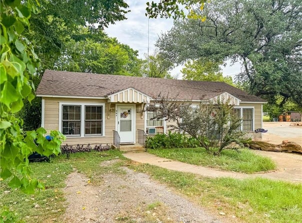 202 North Moore Street, Caldwell, TX 77836