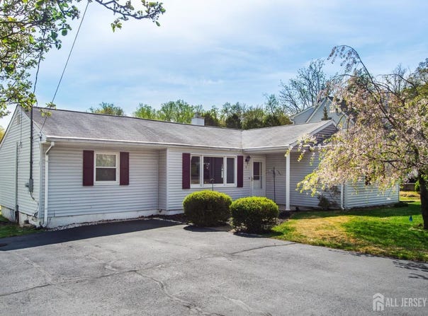 9 Harmony Lane, Denville, NJ 07834