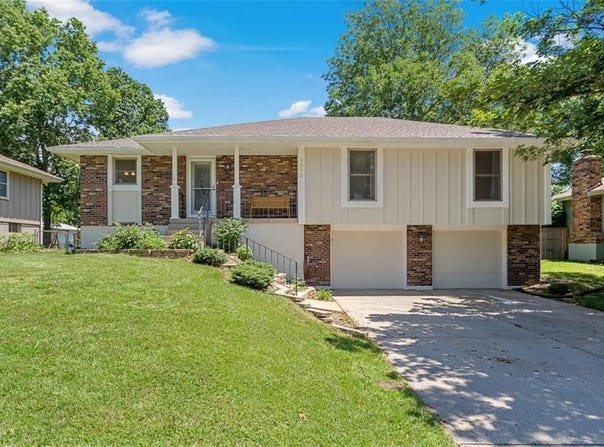 2816 SE 6th Street, Blue Springs, MO 64014