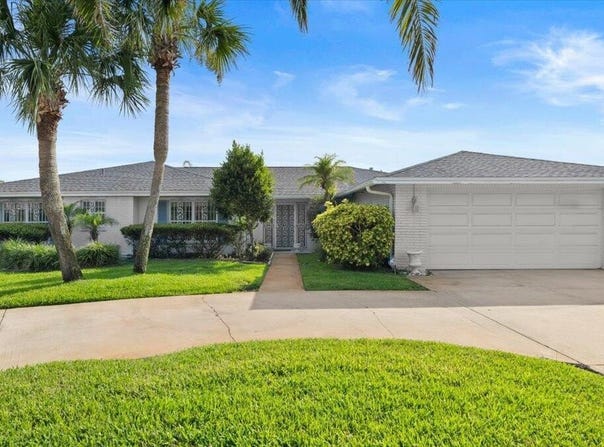 2922 S Peninsula Drive, Daytona Beach, FL 32118