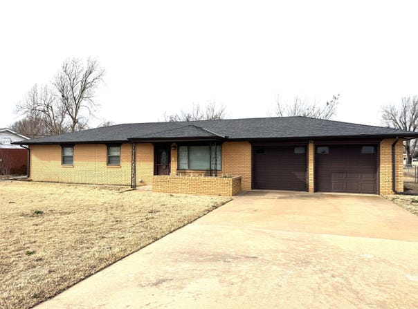 116 S Mitchell, Hennessey, OK 73742