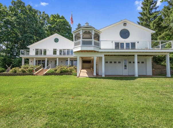 15665 Portage Road, Vicksburg, MI 49097