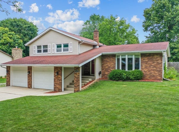 158 WINCHESTER Way, GREEN BAY, WI 54302-4458
