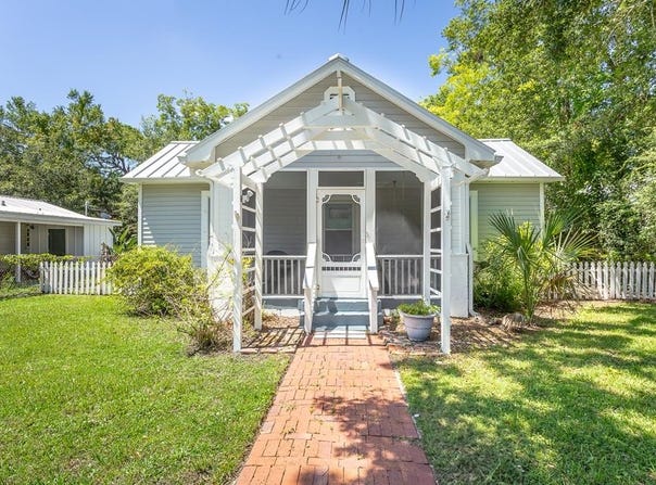 106 17th St, Apalachicola, FL 32320
