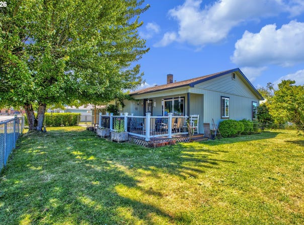 66 NW CARY St, Winston, OR 97496