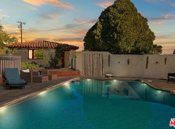 15617 Mondamon Rd, Apple Valley, CA 92307