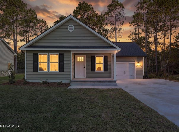 587 Greenmoss Road, Southport, NC 28461