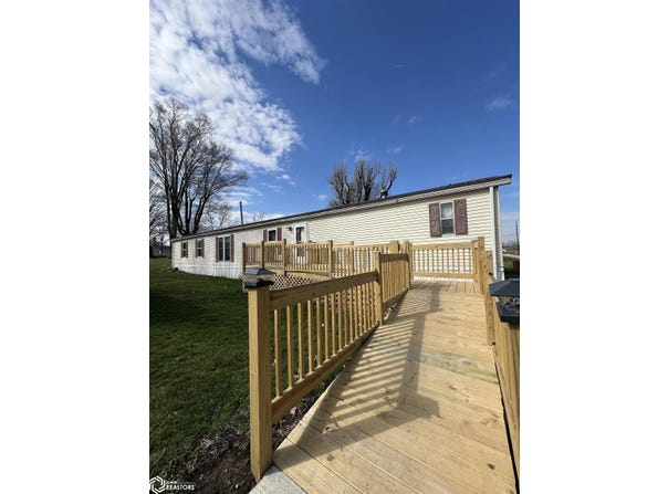 110 Oak St, Gladstone, IL 61437