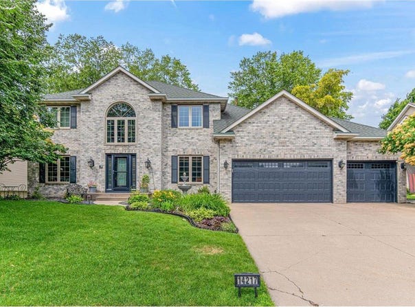 14217 Footbridge Way, Apple Valley, MN 55124