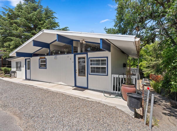 284 E Main Street, Eagle Point, OR 97524