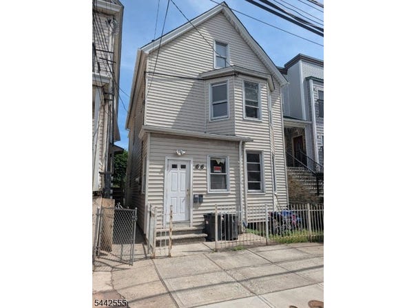 66 Erie St, Elizabeth City, NJ 07206-2371