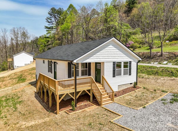 4 Meadows Town Road, Leicester, NC 28748