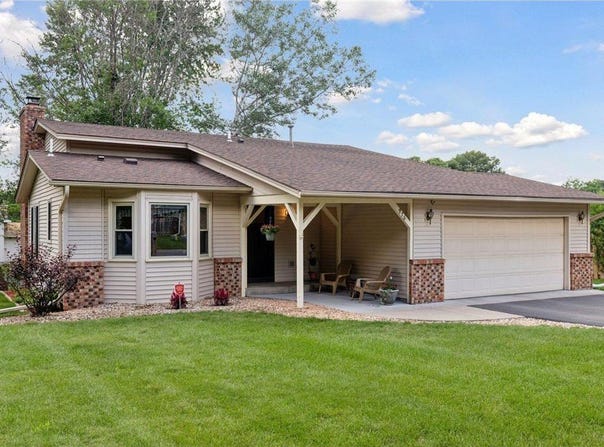 976 122nd Lane NW, Coon Rapids, MN 55448