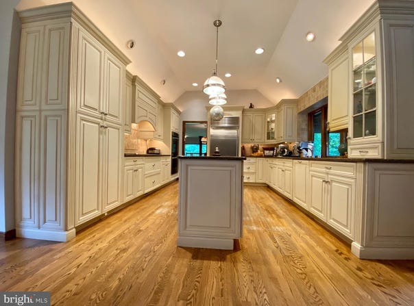 881 COX ROAD, MOORESTOWN, NJ 08057