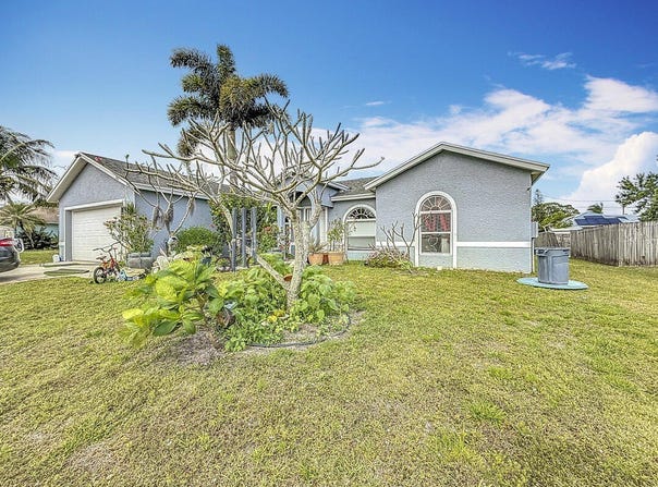 441 SE Starflower Avenue, Port Saint Lucie, FL 34983
