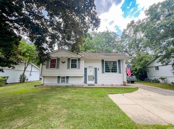3207 E Bristol Street, Elkhart, IN 46514