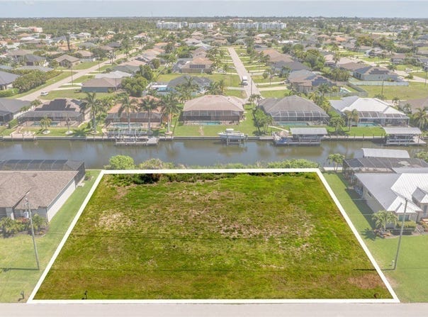 2201 SW 28th Terrace, Cape Coral, FL 33914