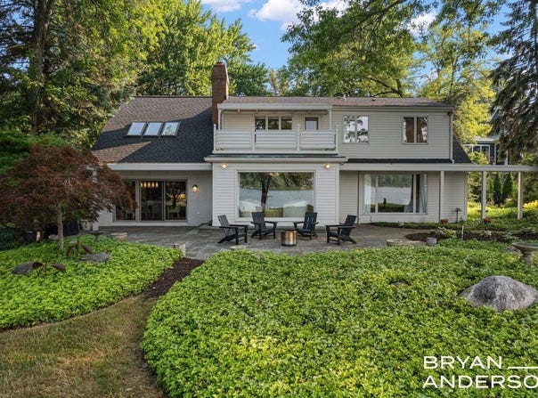 3150 Manhattan Lane SE, East Grand Rapids, MI 49506